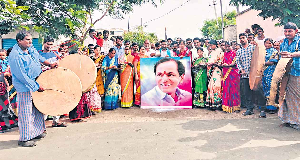 ప్రగతిభవనానికి దళిత బంధువులు