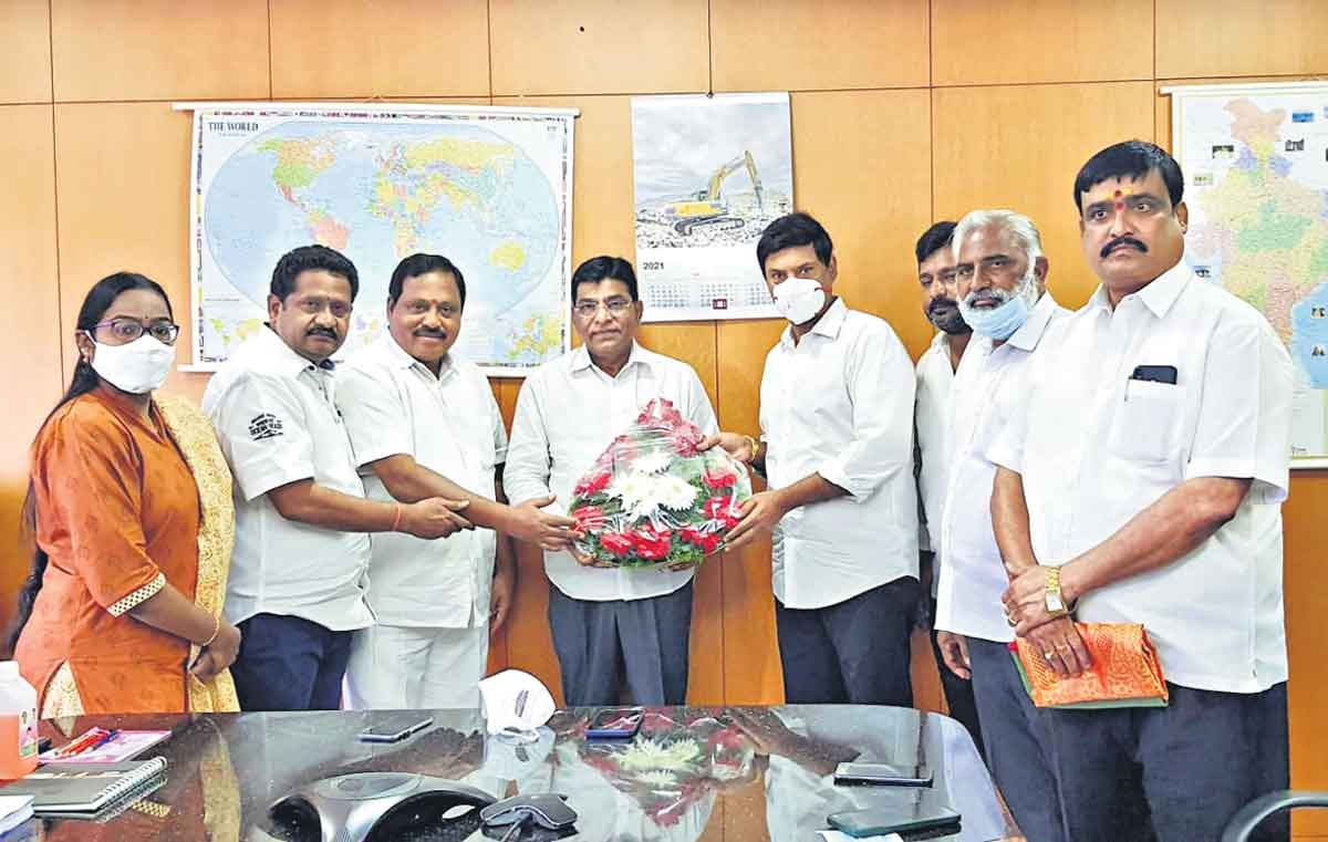 కంటోన్మెంట్‌ సమస్యలను పార్లమెంట్‌లో లేవనెత్తాలి