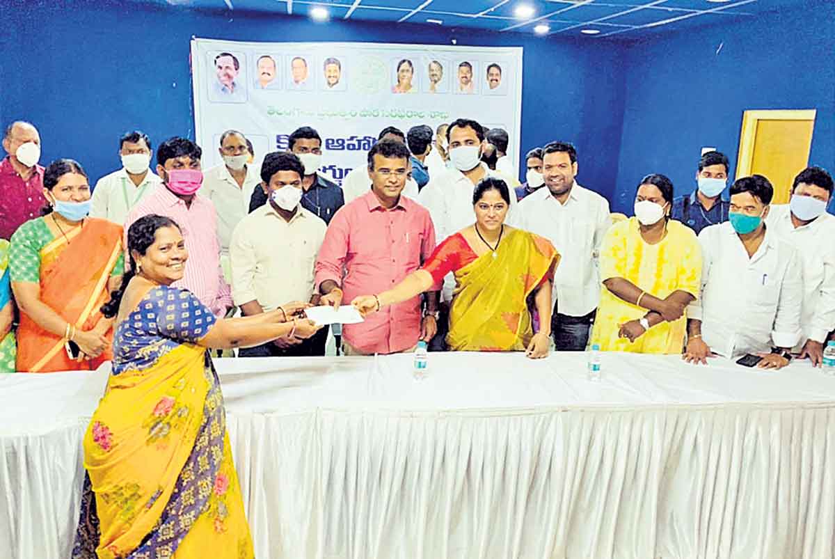 అభివృద్ధి పనులు సకాలంలో పూర్తి చేయాలి