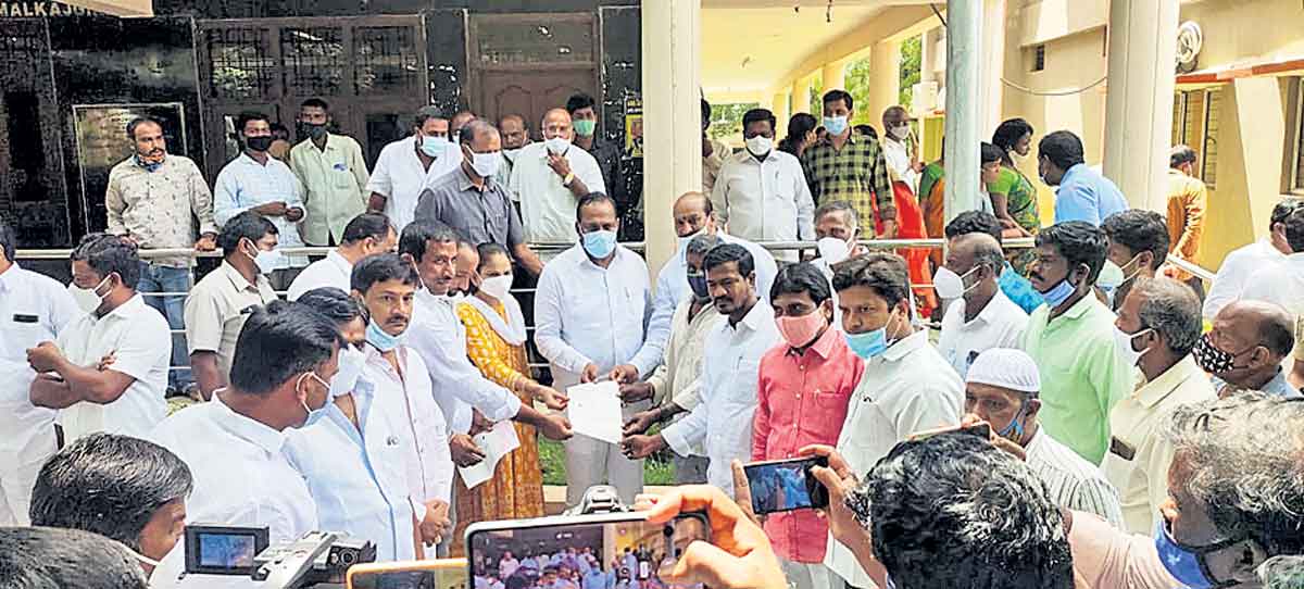 పేదలకు సంజీవని సీఎం సహాయనిధి