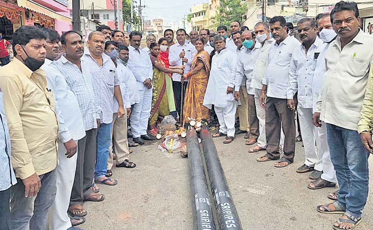 మౌలికవసతుల కల్పనలో.. రాజీపడే ప్రసక్తేలేదు