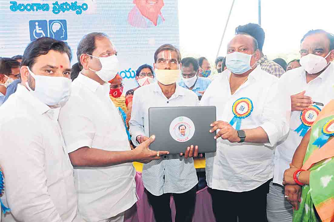 దివ్యాంగులకు సర్కార్‌ ఆసరా