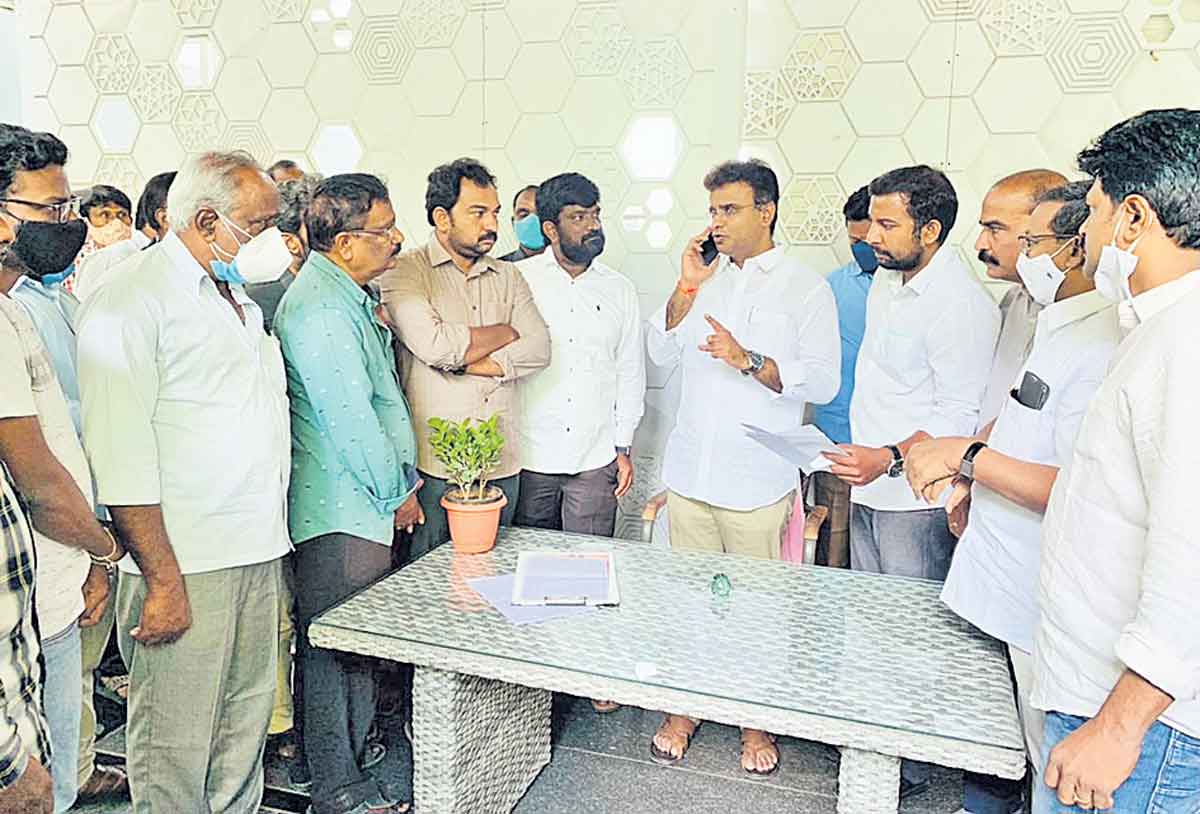 ప్రజా సమస్యల పరిష్కారానికి ప్రాధాన్యం