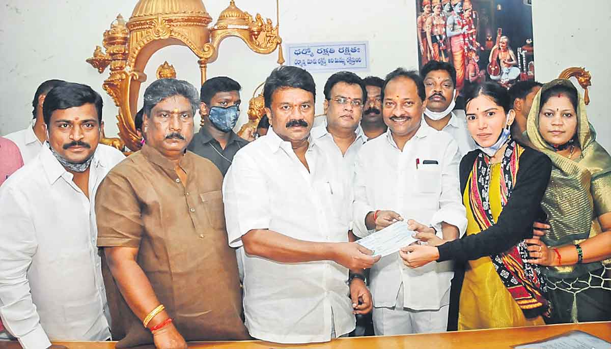 బోనాల ఉత్సవాలను ఘనంగా నిర్వహించాలి