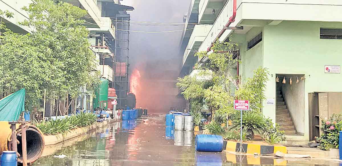 కెమికల్ రియాక్టర్ పేలి అగ్ని ప్రమాదం