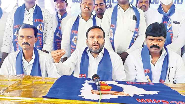 దళితద్రోహి ఈటలను నిలదీయాలి