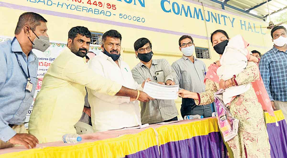 అర్హులైన వారందరికీ తెల్ల రేషన్‌ కార్డులు