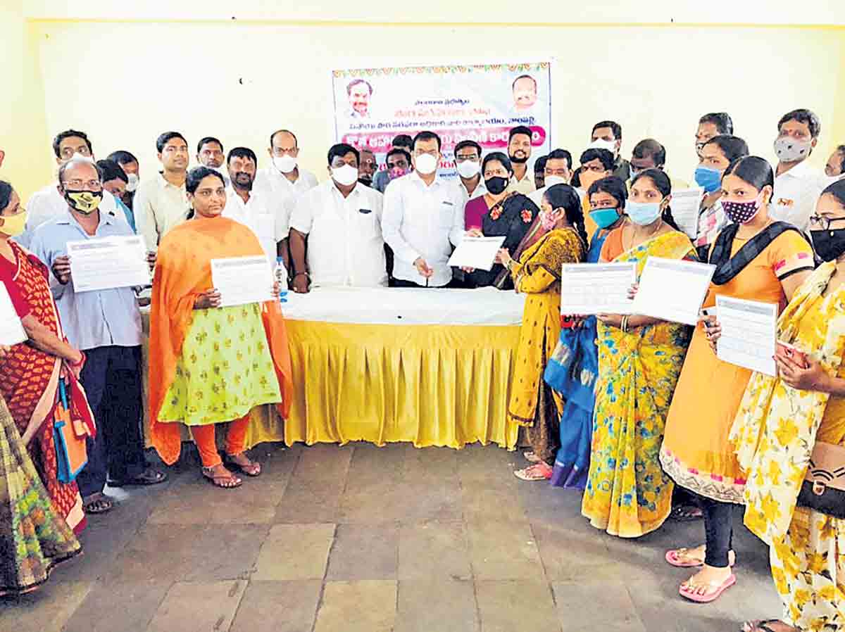 అర్హులందరికీ రేషన్‌కార్డులు అందజేస్తాం