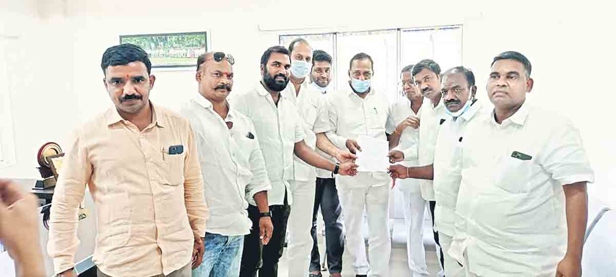 రైతులకు సకాలంలో రుణాలు ఇవ్వాలి