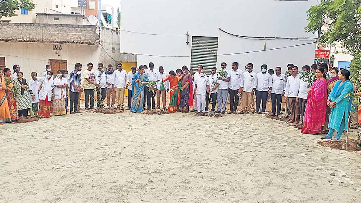 పట్టణాల్లో ప్రగతి పరుగులు..