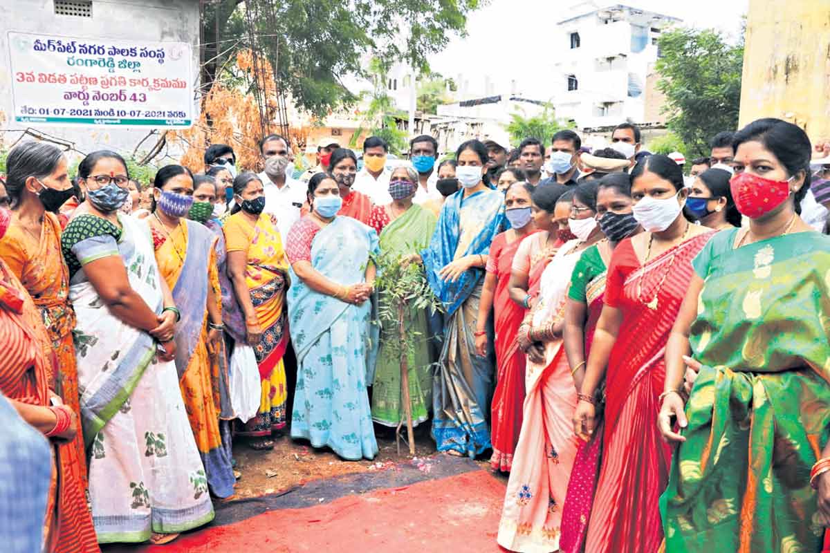 ప్రగతి వైపు పట్టణాలు పరుగులు