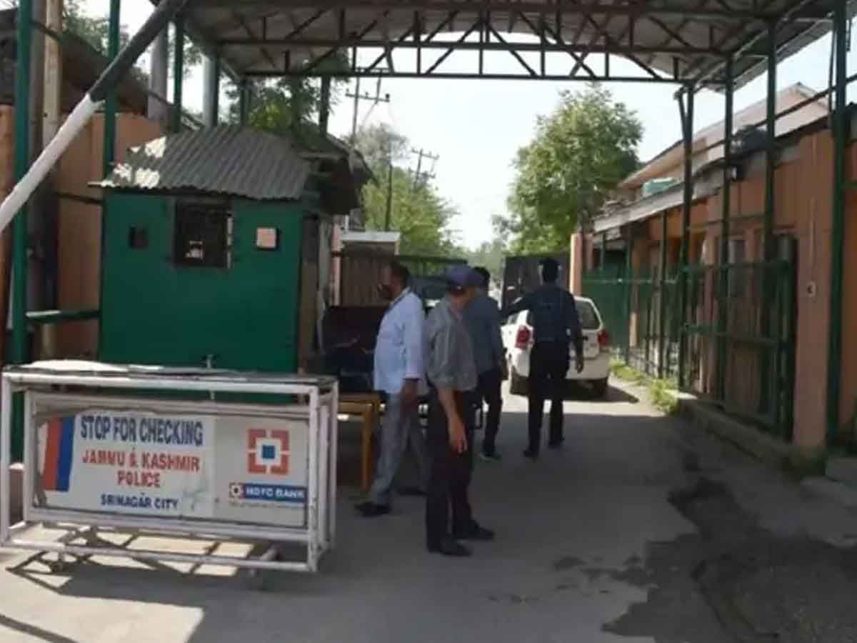 ఐఏఎస్‌ అధికారి నివాసంలో సీబీఐ తనిఖీలు