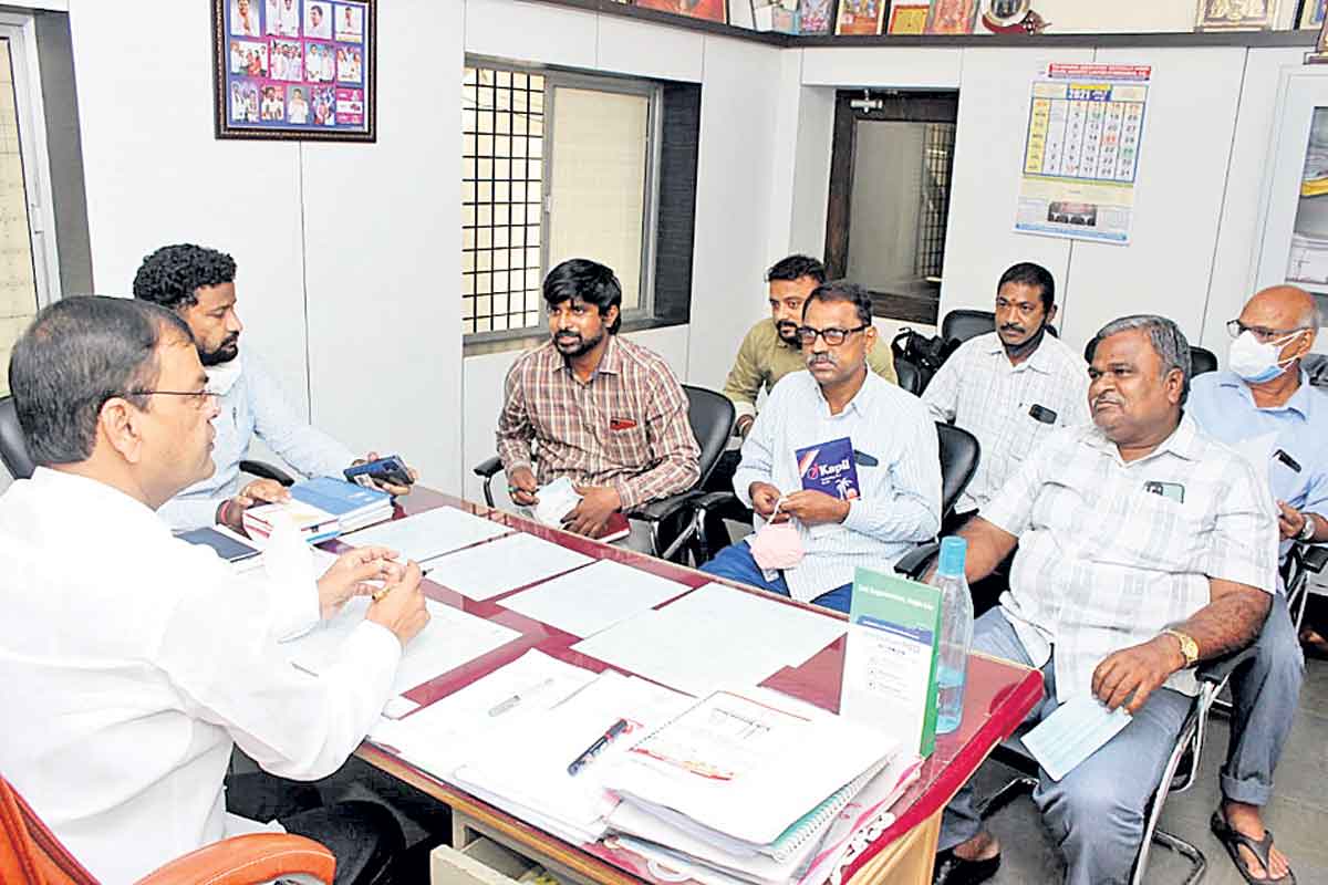 అభివృద్ధి పనులు వేగవంతం చేయండి