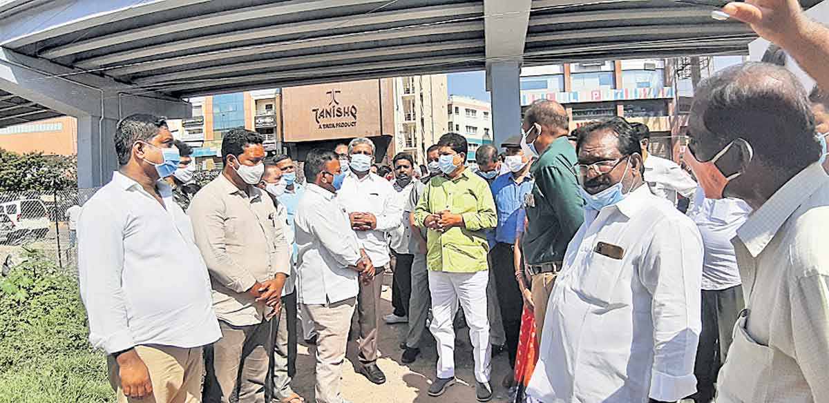 ఆదర్శవంతంగా అభివృద్ధి