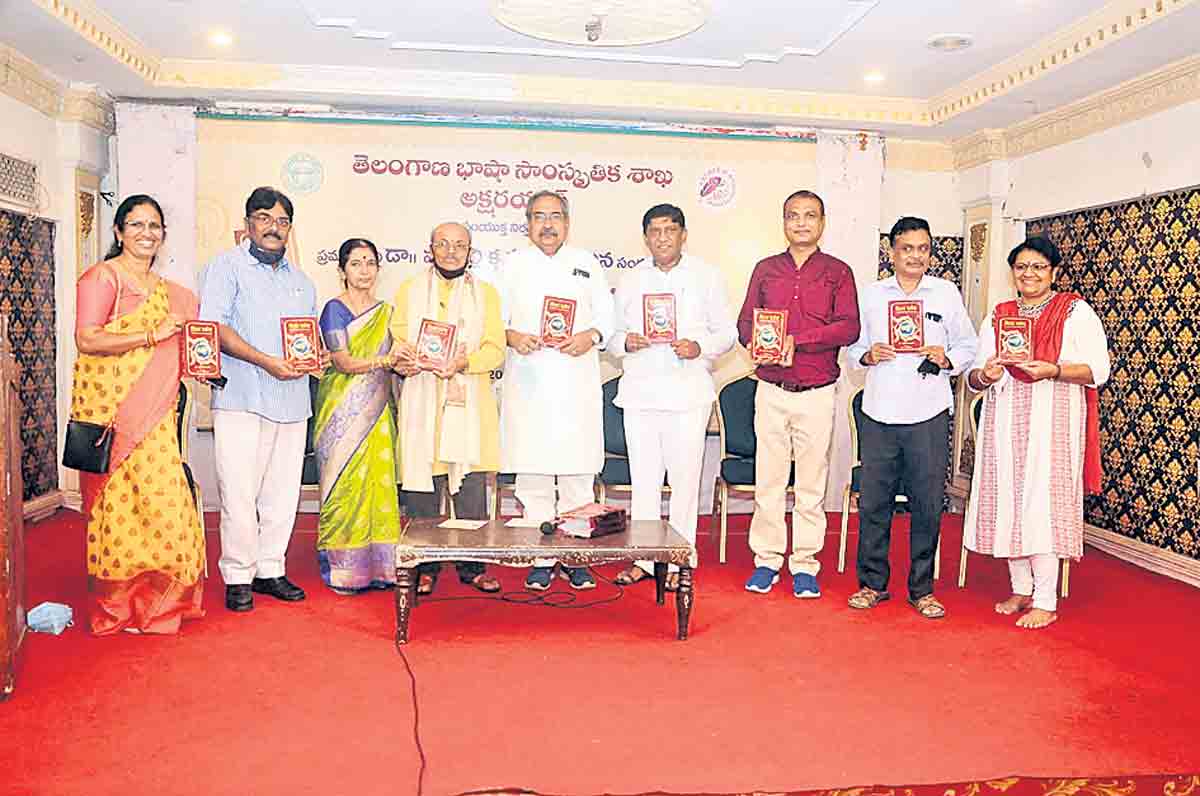 సాహిత్యంతోనే సమాజంలో మార్పు