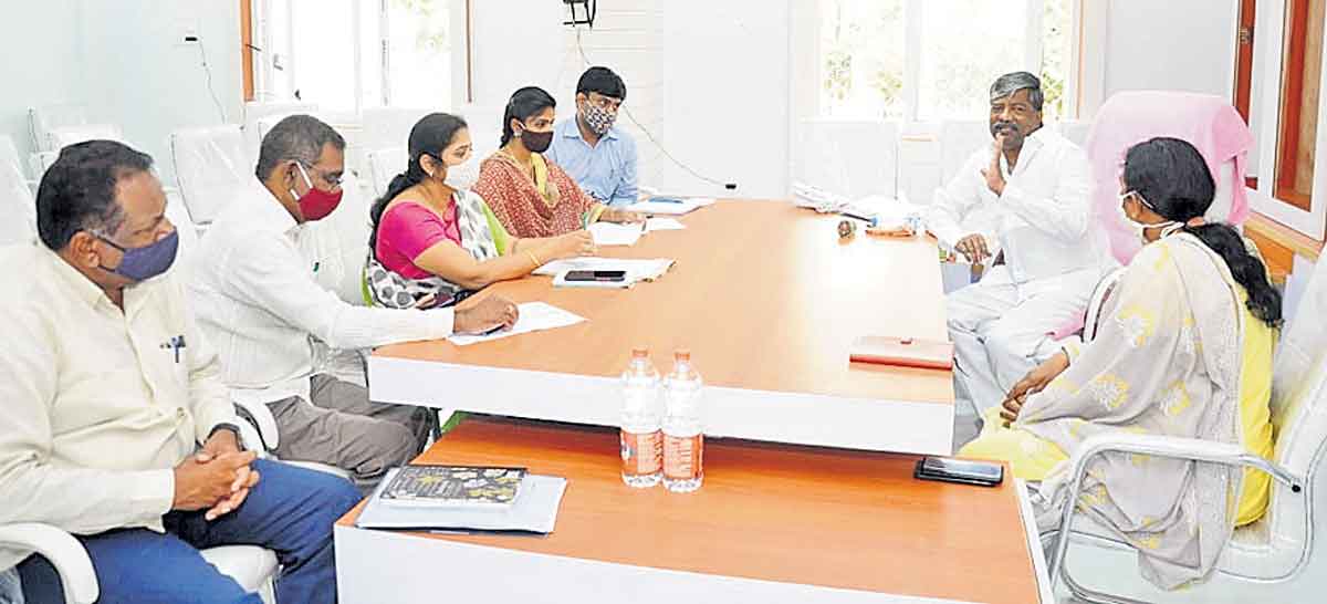 అర్హులందరికీ డబుల్‌ ఇండ్లు