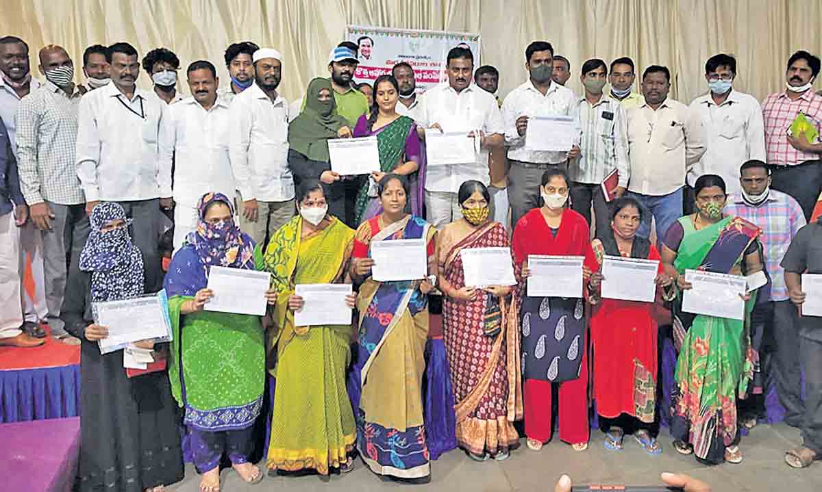 పేదల అభ్యున్నతే ప్రభుత్వ లక్ష్యం