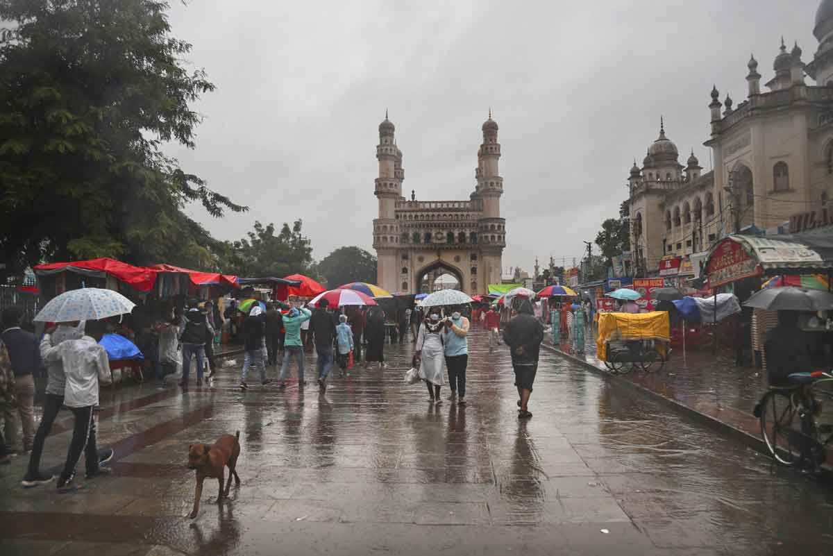 ముసురేస్తూనే ఉంది..
