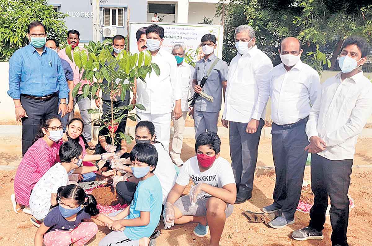 హరితరాష్ట్రం లక్ష్యాన్ని నెరవేర్చాలి