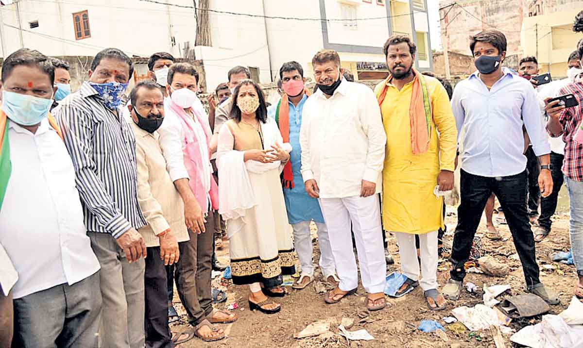 రిటర్నింగ్‌ వాల్‌ పనులను వేగవంతం చేయలి