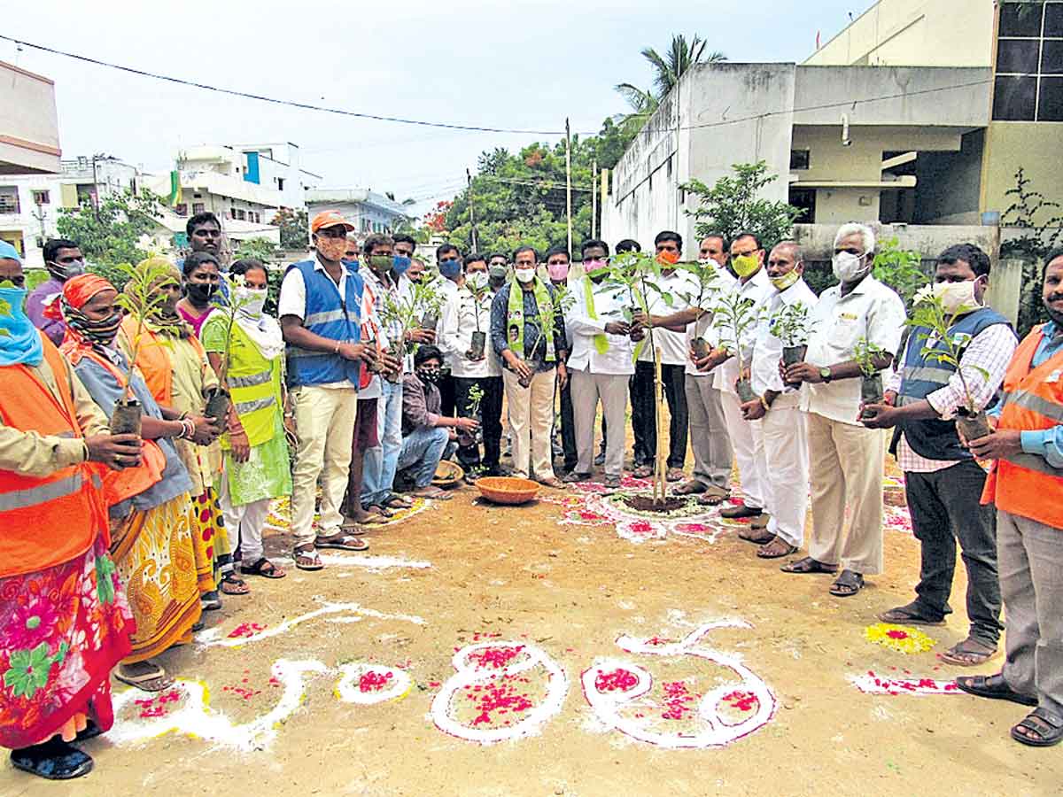 ప్రతివాడ పచ్చదనంతో నిండాలి : ఎమ్మెల్యే