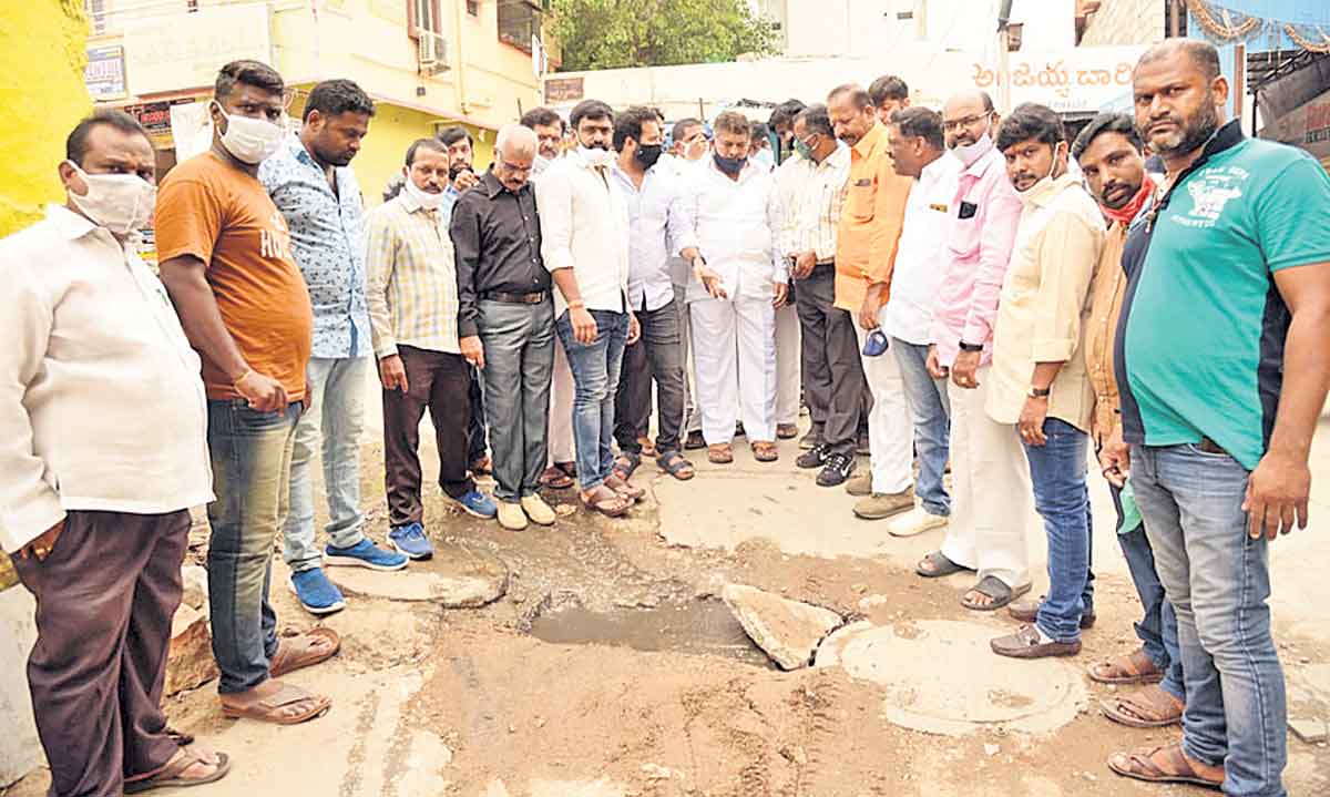 మురుగు నీటి సమస్యల పరిష్కారంలో నిర్లక్ష్యం తగదు