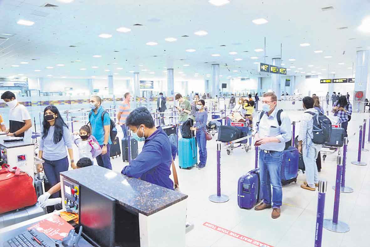 పుంజుకున్న విమాన ప్రయాణాలు