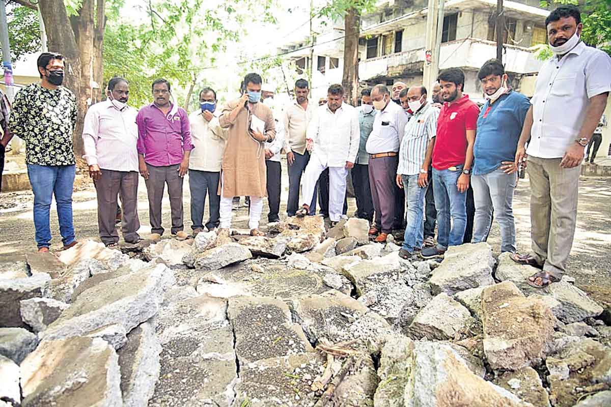 రోడ్డు నిర్మాణ పనుల్లో నాణ్యత పాటించాలి