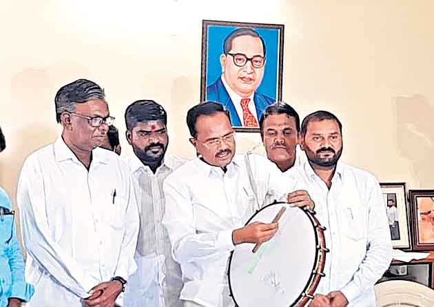 అభినవ అంబేద్కర్‌ సీఎం కేసీఆర్‌