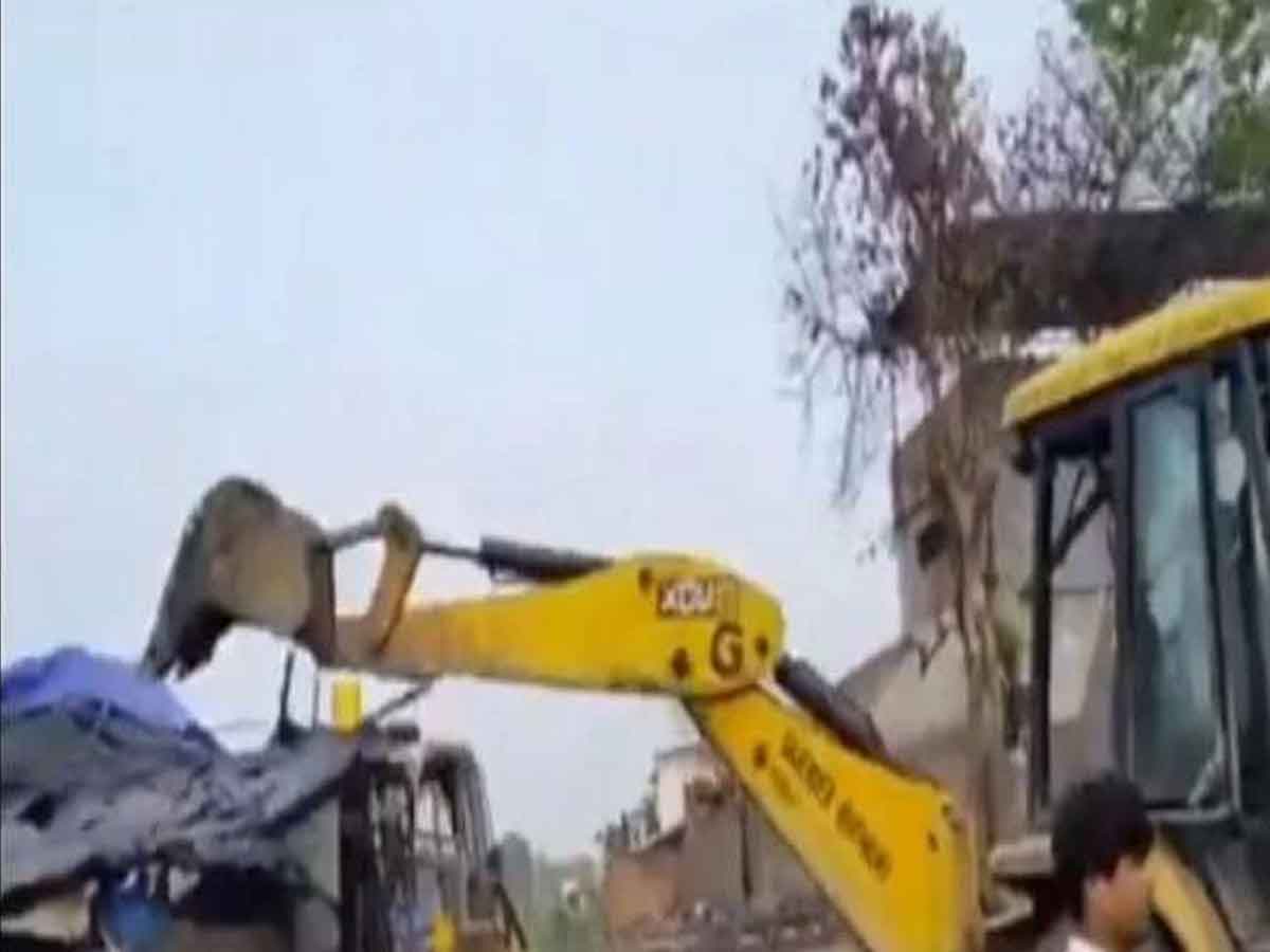 ఢిల్లీలోని రోహింగ్యా క్యాంప్‌ను కూల్చిన యోగి సర్కార్‌.. ఎందుకంటే..?