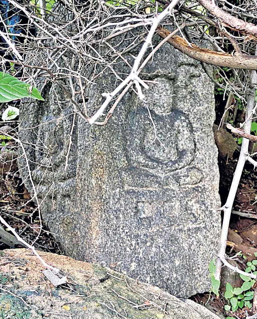 కొండపోచమ్మ గుట్టపై జైన శిల్పాలు