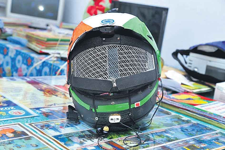 ఎలక్ట్రానిక్‌ హెల్మెట్‌