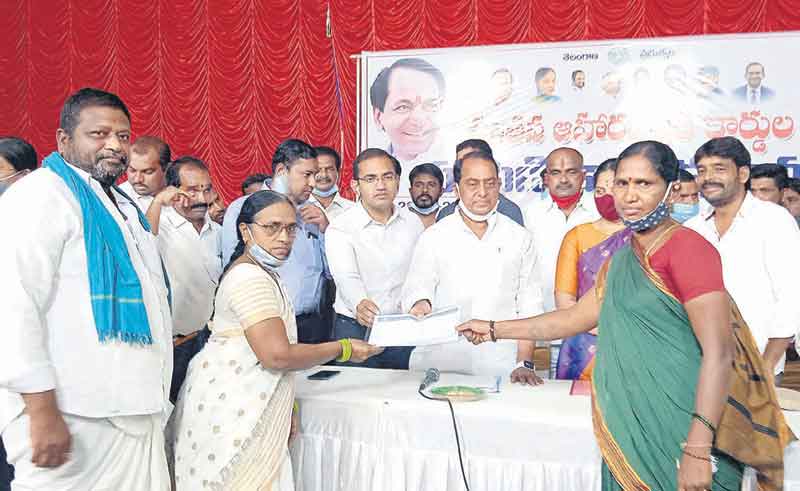 పేదలకు ఆహార భద్రత అట్టహాసంగా…