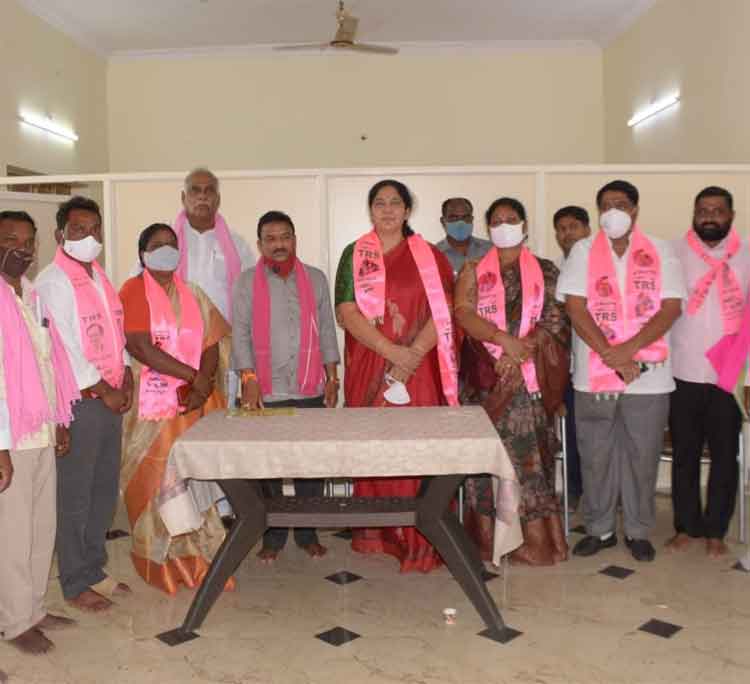 కార్యకర్తలే పార్టీకి పట్టుగొమ్మలు