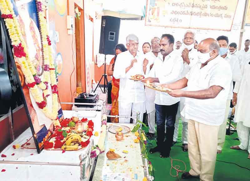 ఆధ్యాత్మిక భావాలను అలవర్చుకోవాలి