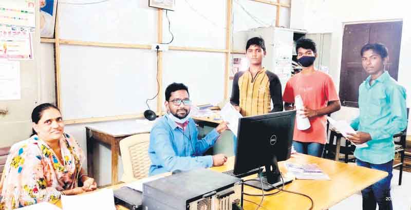 ప్రభుత్వ కళాశాలల్లో అడ్మిషన్ల జోరు