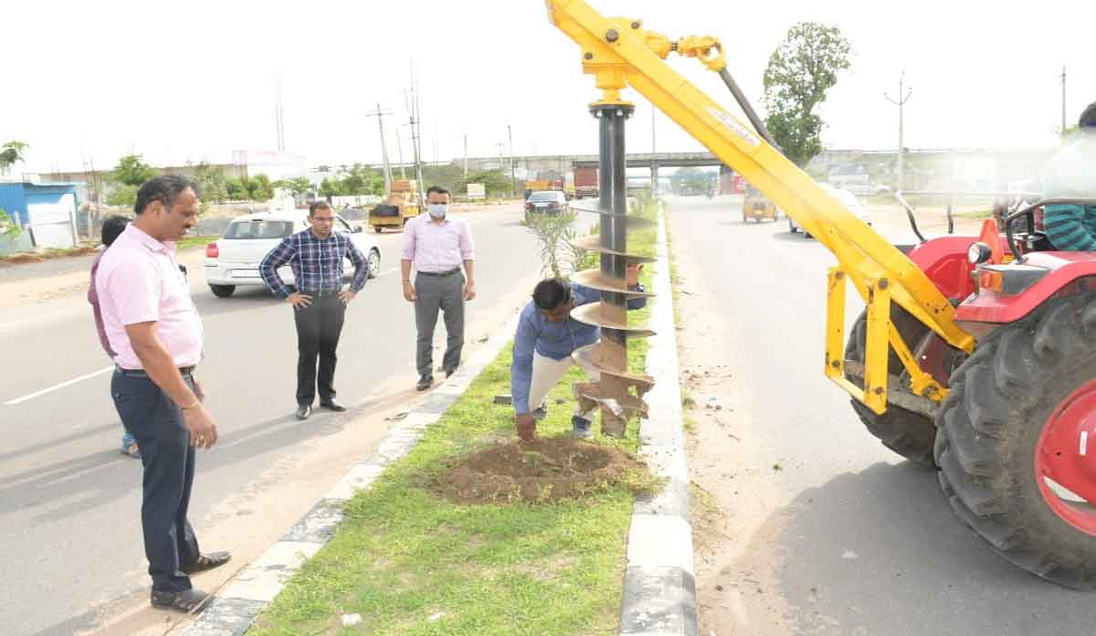 హరితహారంలో అందరూ భాగస్వాములవ్వాలి