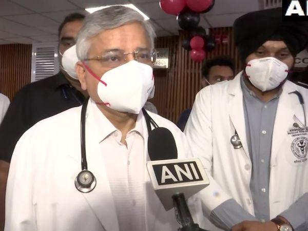 అలా చేస్తే డెల్టా ప్లస్‌ వేరియంట్ ముప్పు నుంచి తప్పించుకోవచ్చు: ఎయిమ్స్ చీఫ్