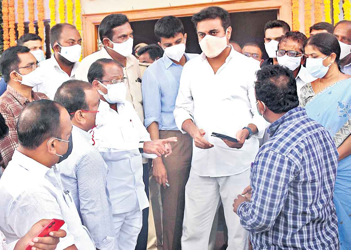 అన్నం పెట్టి.. అభయమిచ్చి