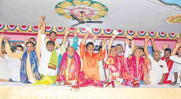 అర్చకుల సమస్యల పరిష్కారానికి కృషి