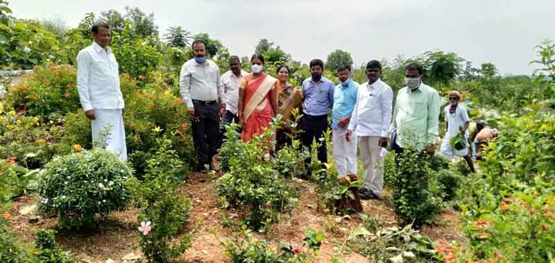 గ్రామ పరిశుభ్రతలో కార్మికులే మూలం..