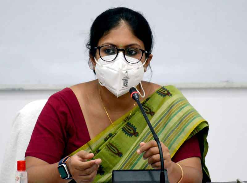 రుణాలు త్వరితగతిన అందించాలి