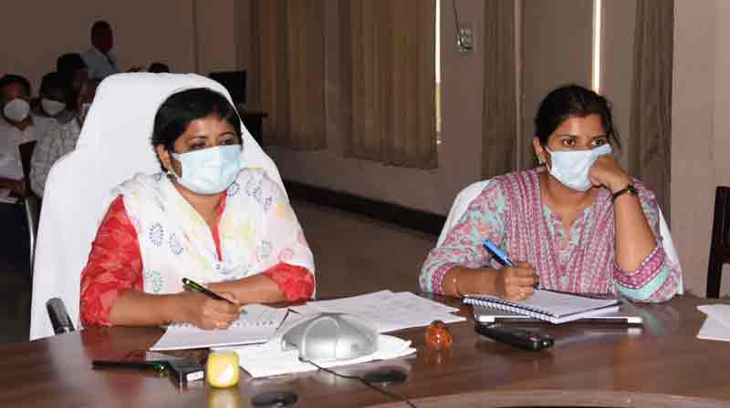 అక్రమ లే అవుట్లపై కఠినంగా వ్యవహరించాలి