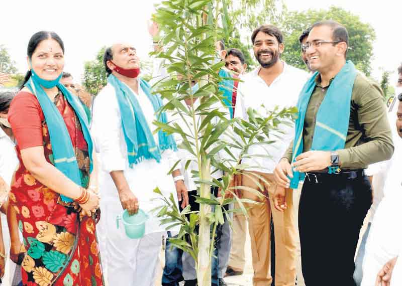 పల్లె పచ్చగా.. పట్నం శుభ్రంగా..