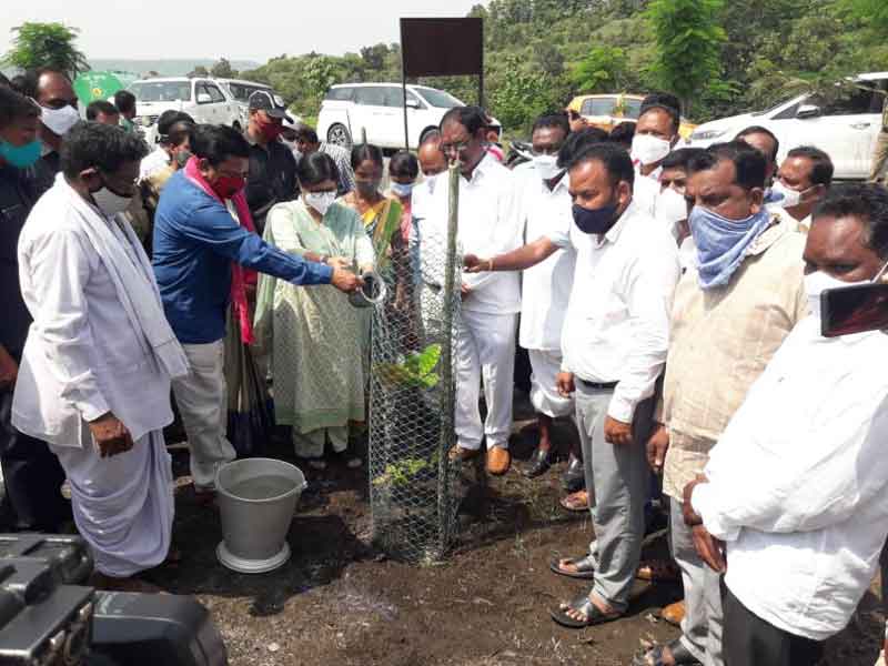 పల్లె ప్రగతిలో భాగస్వాములవ్వాలి