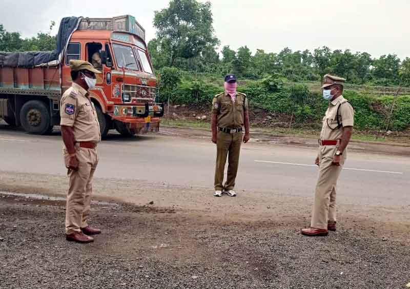 సిబ్బంది అప్రమత్తంగా ఉండాలి