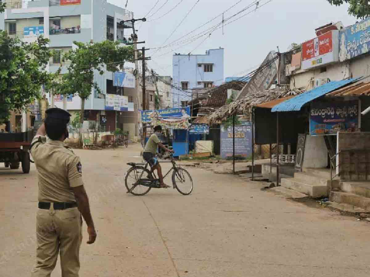 Corona effect : అల్లవరంలో ఈనెలాఖరు వరకు కర్ఫ్యూ ఆంక్షలు