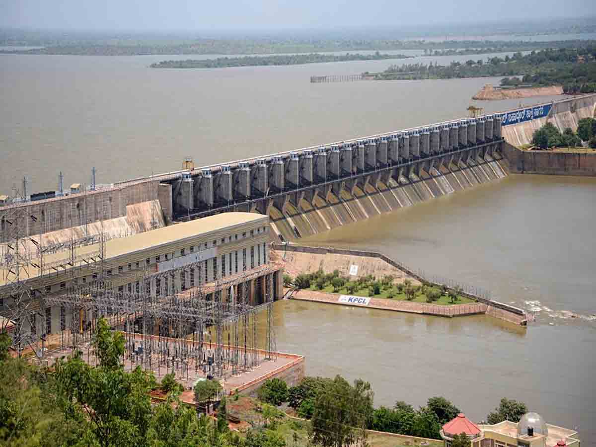 ఆల్మట్టికి పోటెత్తిన వరద.. జూరాలకు చేరుతున్న నీరు