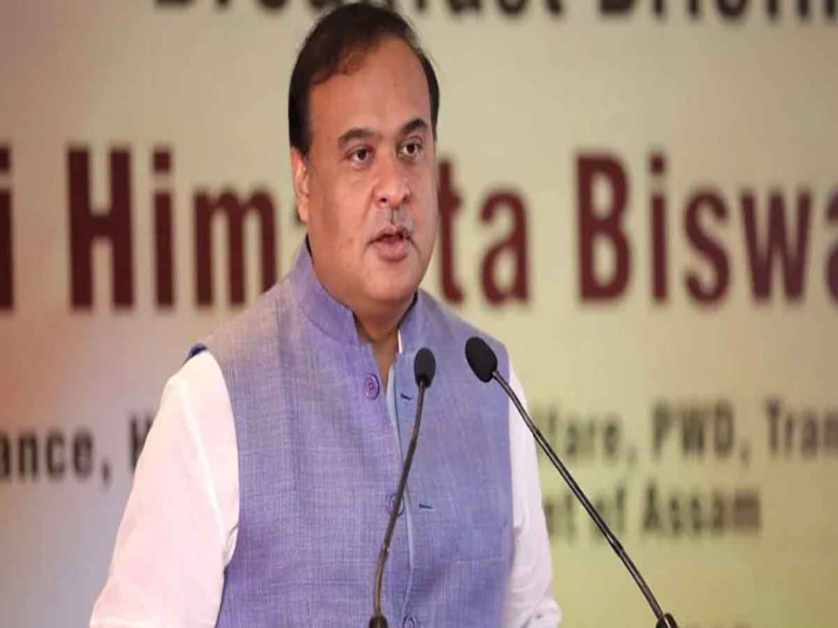 సీఎంకు బీఫ్‌ గిఫ్ట్‌ అంటూ వాట్సాప్‌ పోస్ట్‌.. యువతి అరెస్ట్‌