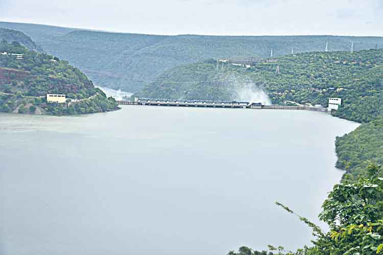 పరవళ్లు తొక్కుతున్న కృష్ణమ్మ.. నాగార్జునసాగర్‌కు పోటెత్తిన వరద